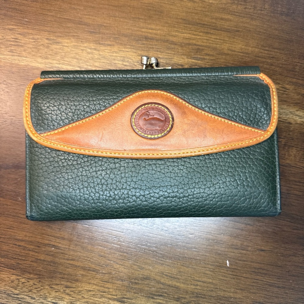 VTG Dooney & Bourke Green British Tan All Weather Leather Kiss Lock Wallet